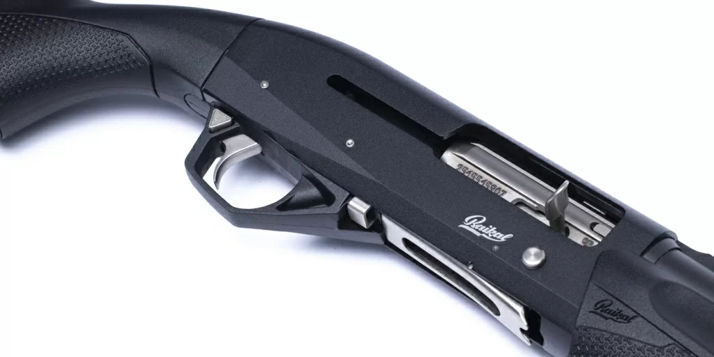 Ресивер и окно выброса ружья МР-155 крупным планом